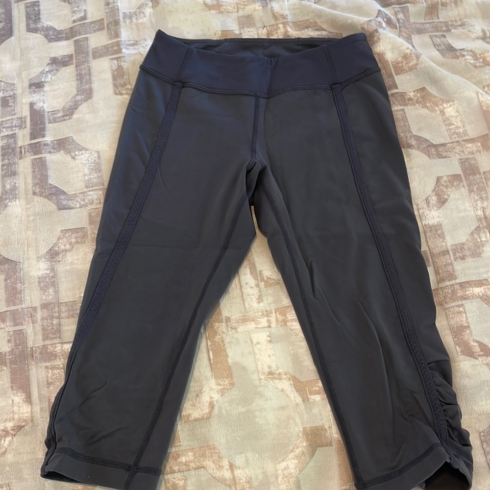 Lululemon grey capris
